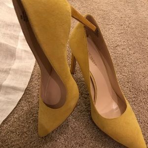 Nine West yellow suede shoes, size 8